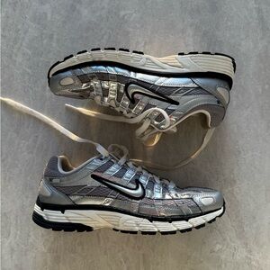 Nike Metallic Silver and Black Running Shoes